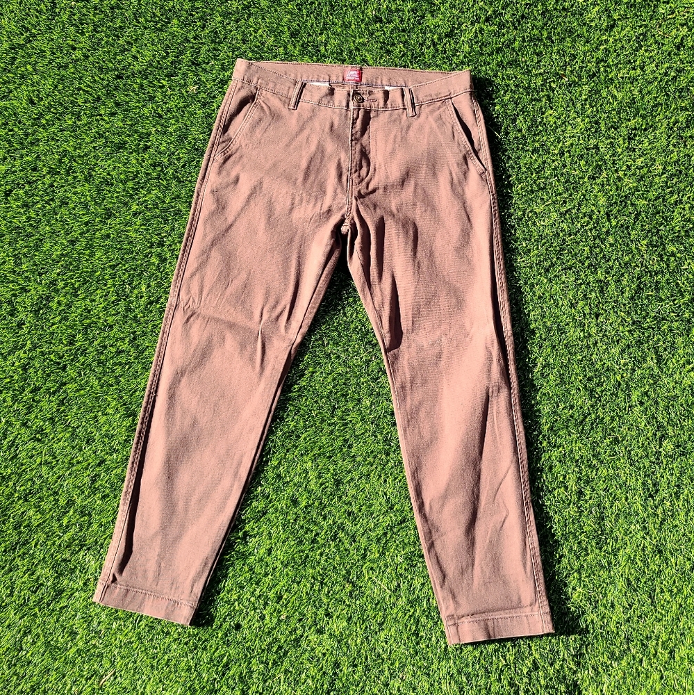 Levis Athelic Chinos